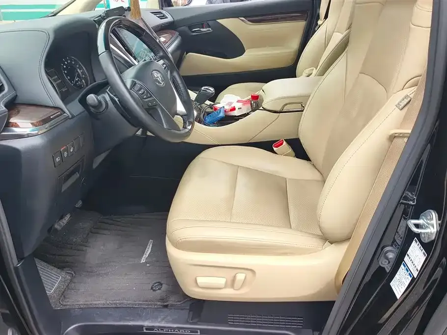 Toyota Alphard — фото 3