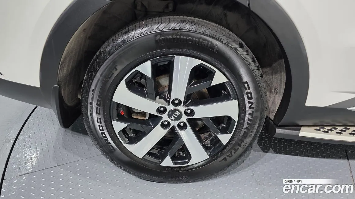 Kia Sorento — фото 8