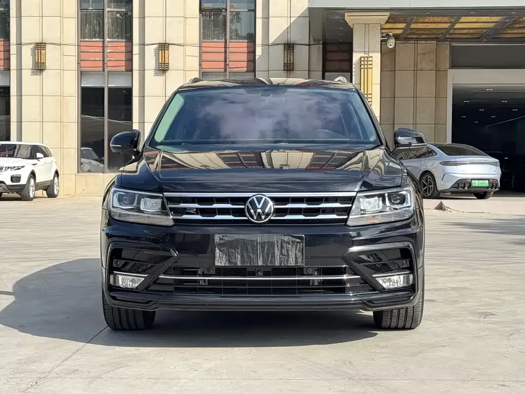 Volkswagen Tiguan L — фото 10