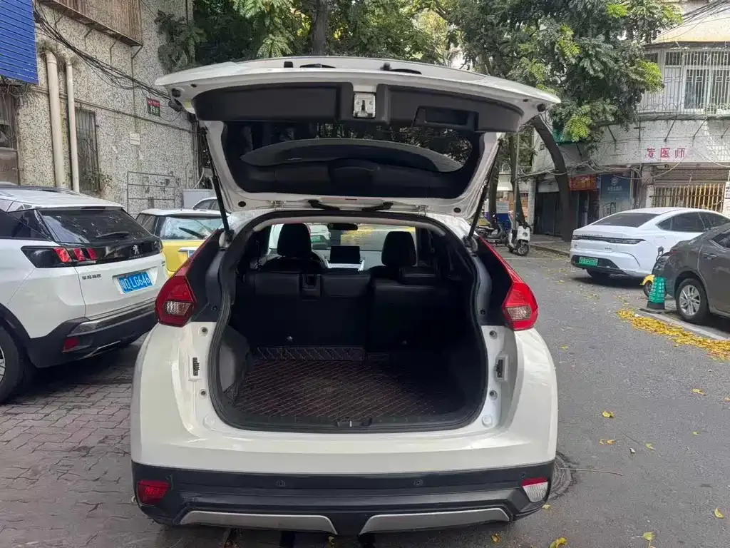 Mitsubishi Eclipse Cross — фото 10
