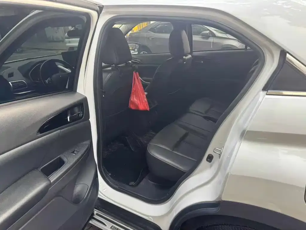 Mitsubishi Eclipse Cross — фото 6