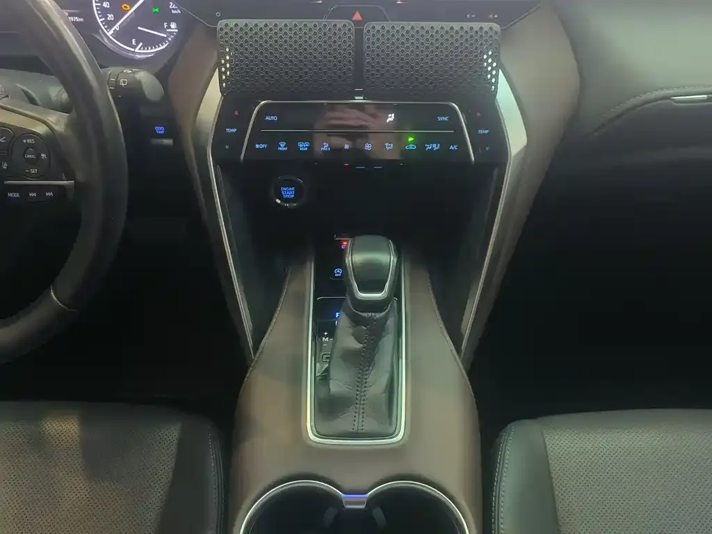 Toyota Harrier — фото 4