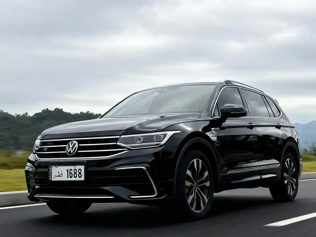 Volkswagen Tiguan L — фото 1