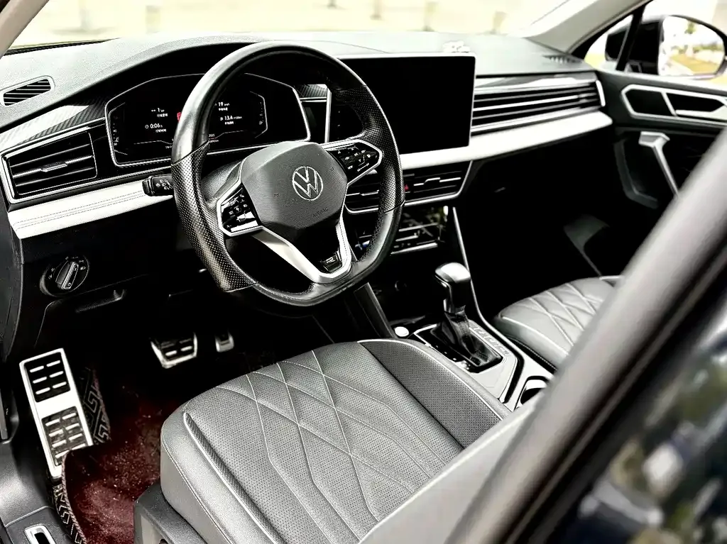 Volkswagen Tiguan L — фото 9