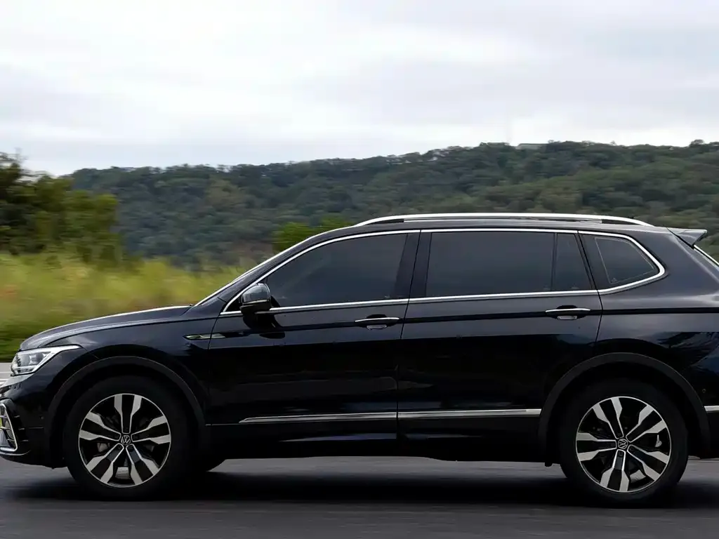 Volkswagen Tiguan L — фото 2
