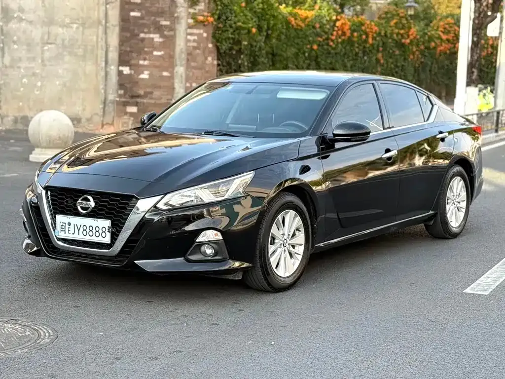 Nissan Teana — фото 1