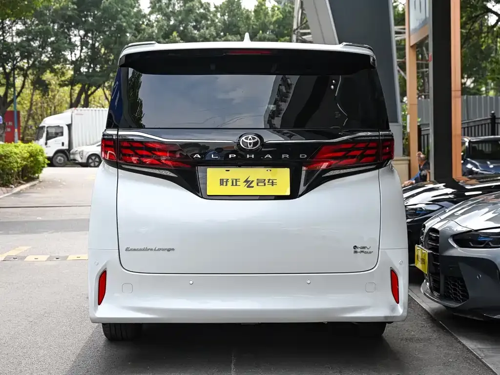 Toyota Alphard — фото 8