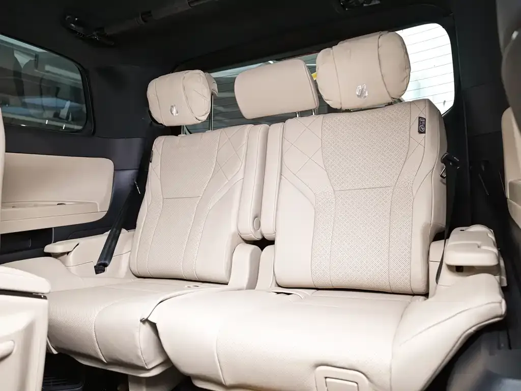 Toyota Alphard — фото 4