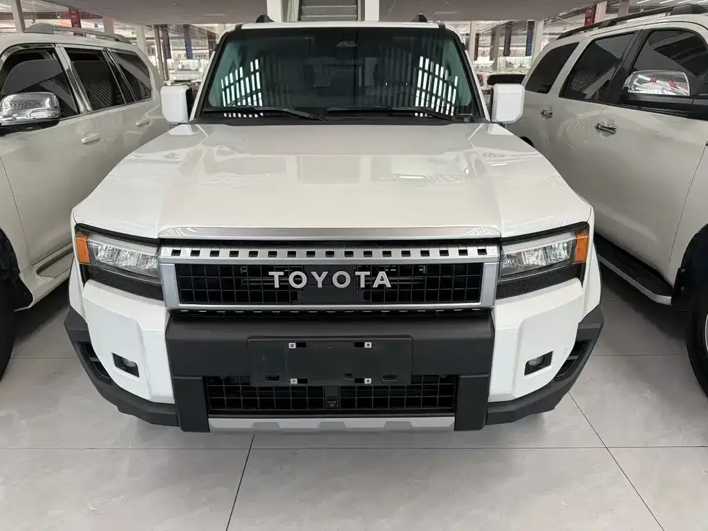 Toyota Prado — фото 1