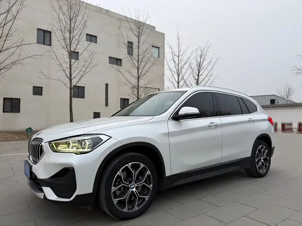 BMW X1 — фото 1