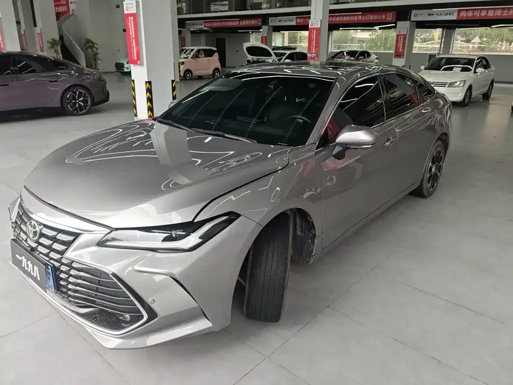 Toyota Avalon — фото 1