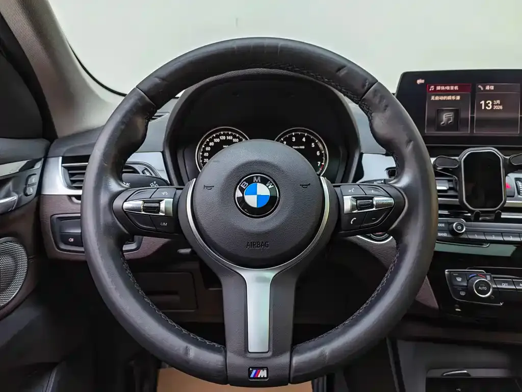 BMW X1 — фото 5