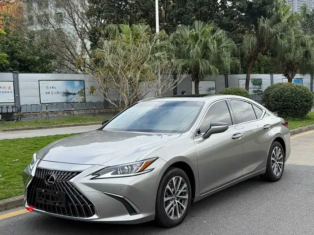 Lexus ES — фото 1
