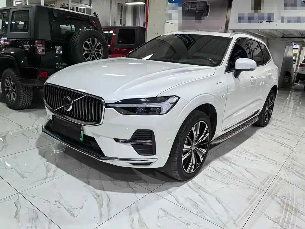 Volvo XC60 PHEV — фото 1