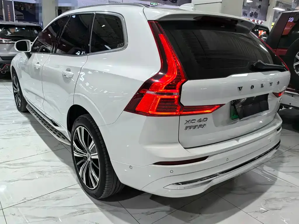 Volvo XC60 PHEV — фото 3