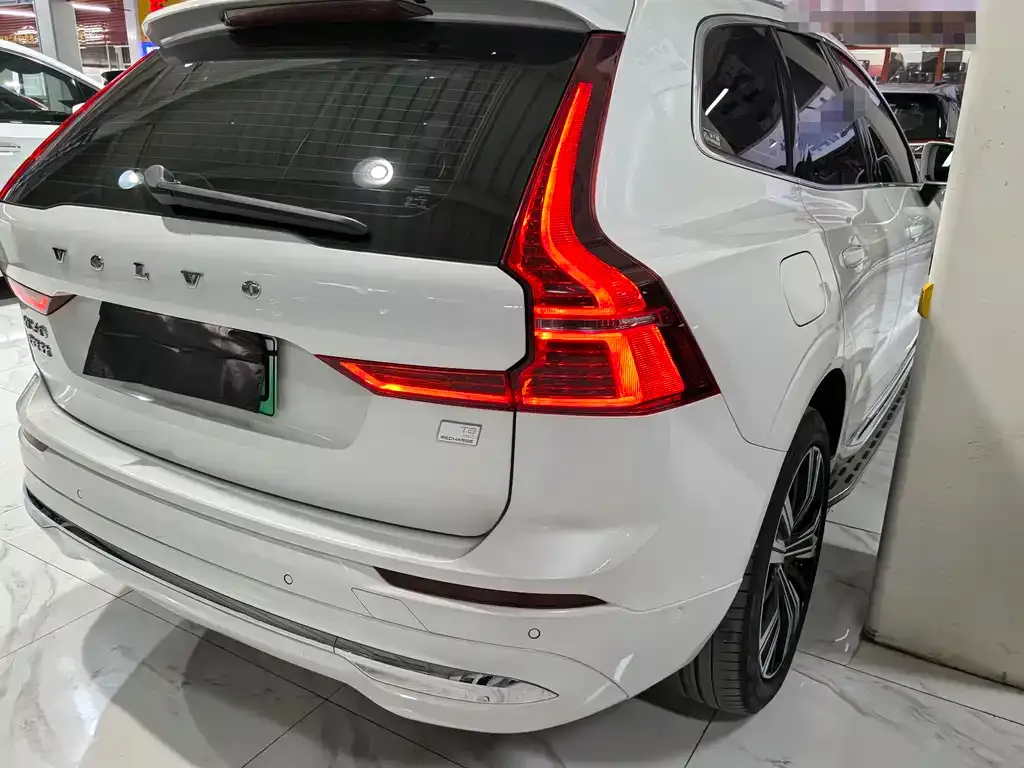 Volvo XC60 PHEV — фото 7