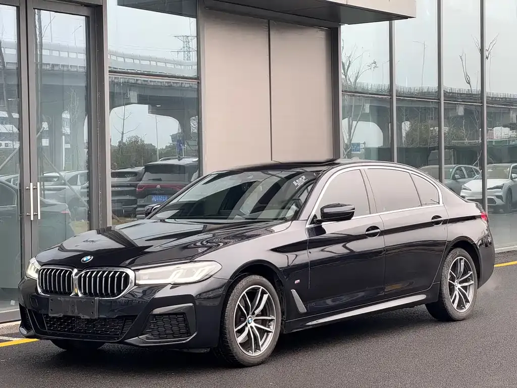 BMW 5 Series — фото 1