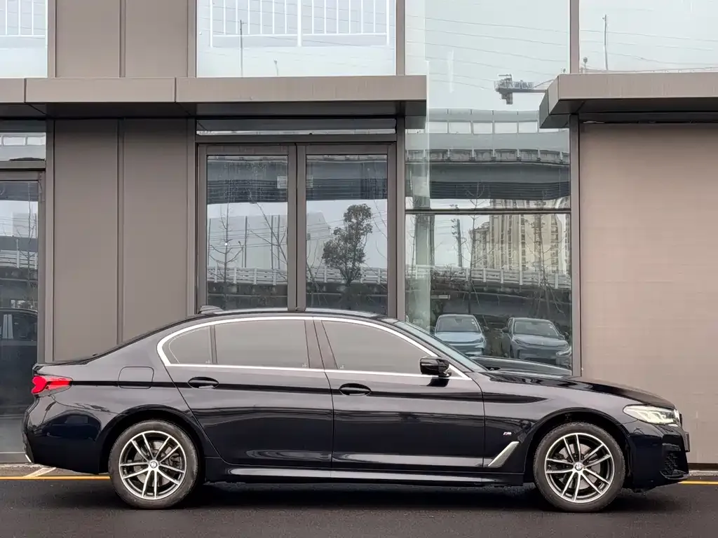 BMW 5 Series — фото 2