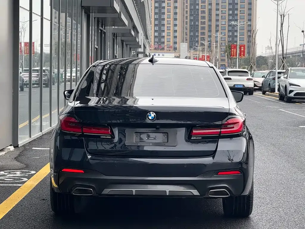 BMW 5 Series — фото 10