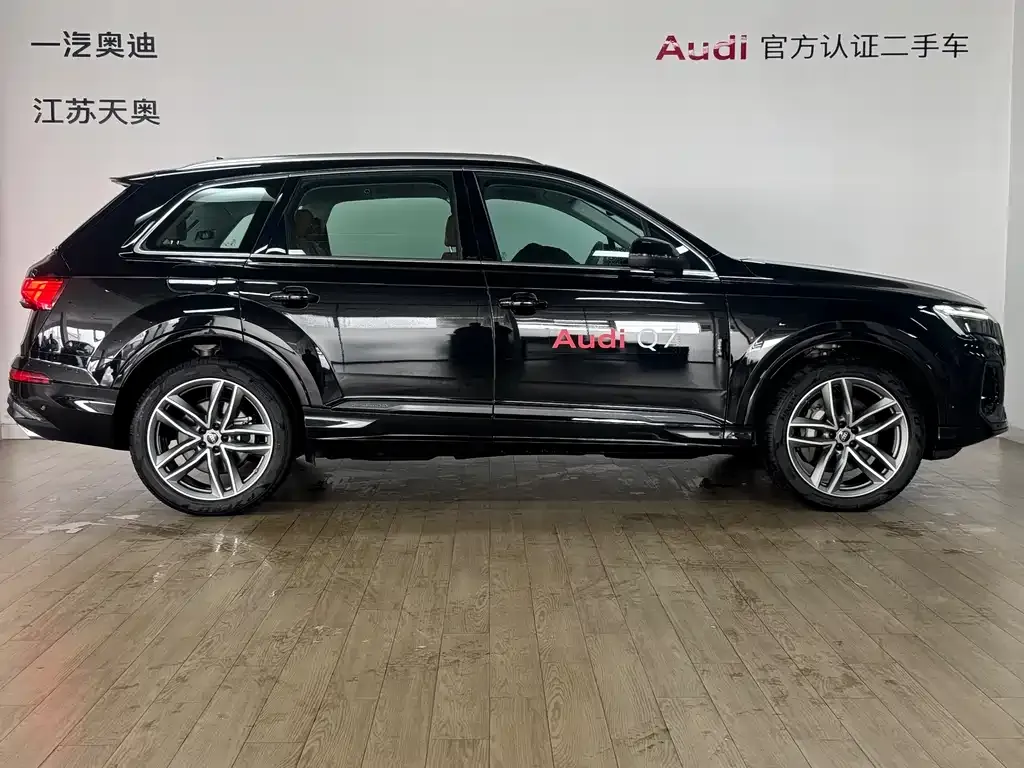 Audi Q7 — фото 9