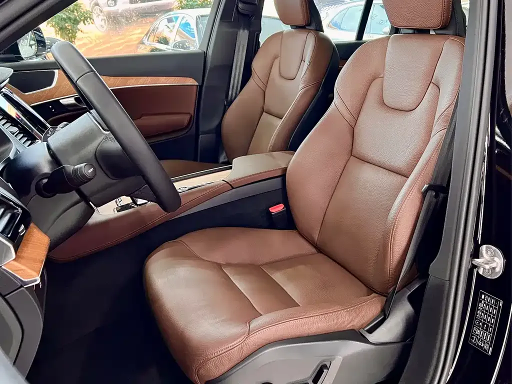 Volvo XC90 — фото 10