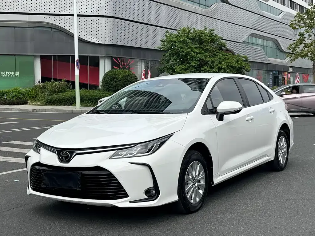 Toyota Corolla — фото 1