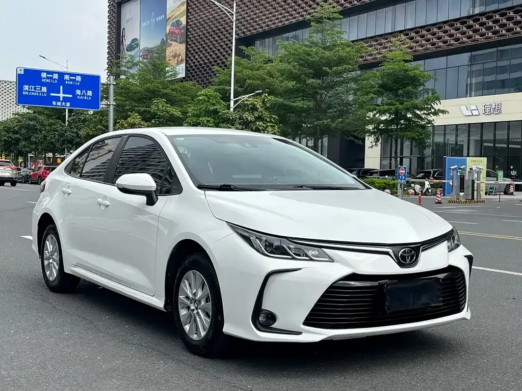 Toyota Corolla — фото 7