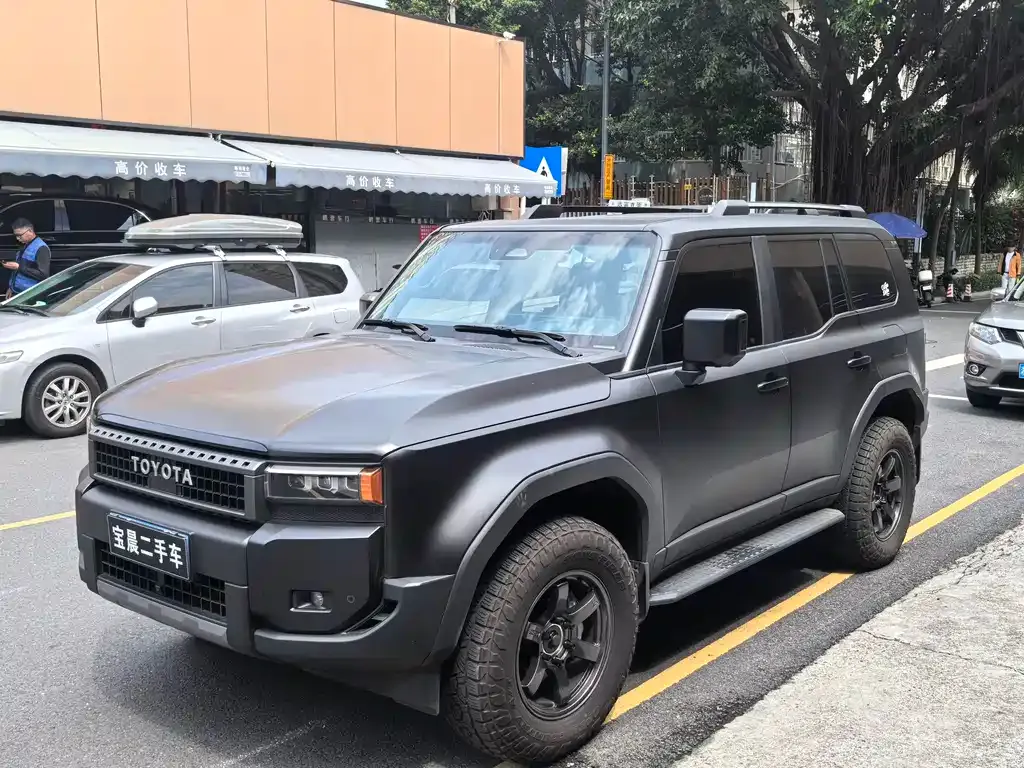 Toyota Prado — фото 1