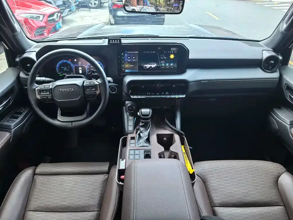 Toyota Prado — фото 10