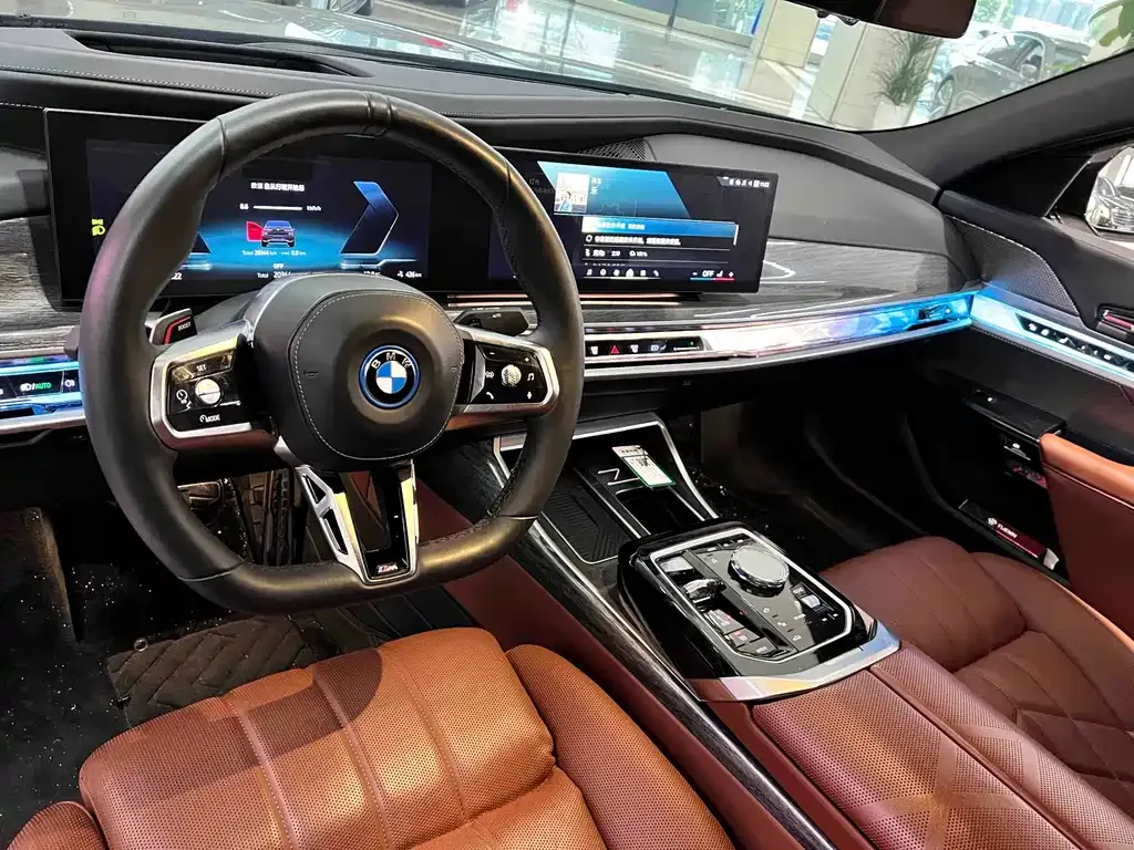 BMW i7 — фото 9