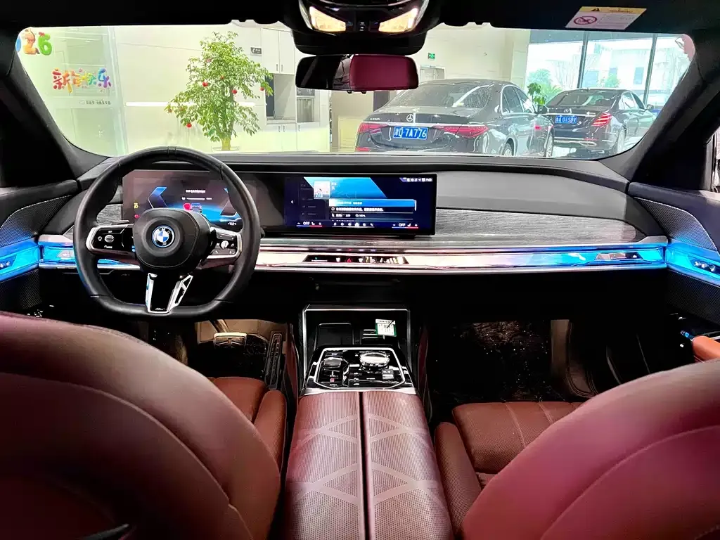 BMW i7 — фото 6