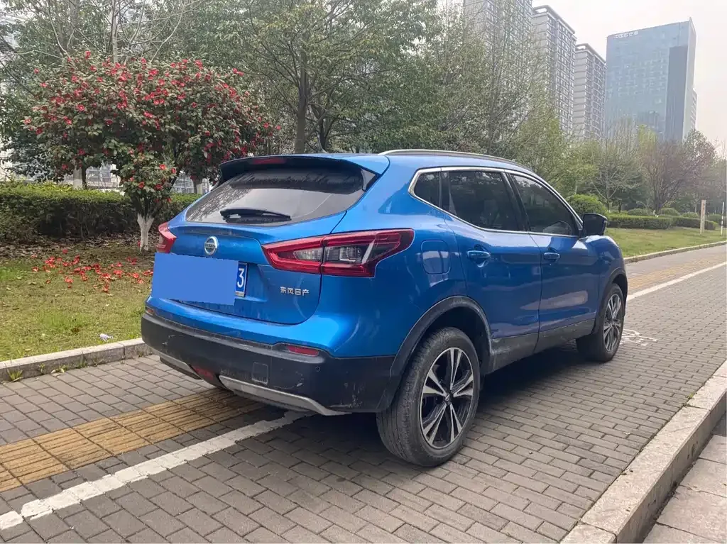 Nissan Qashqai — фото 7