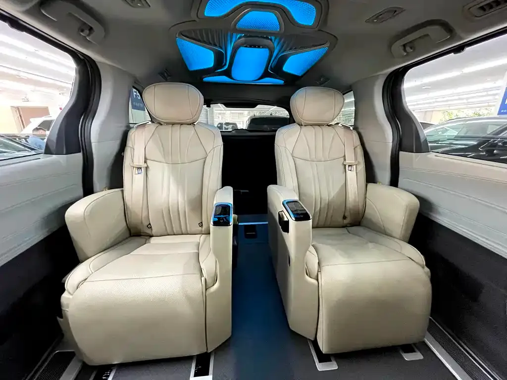 Toyota Sienna — фото 5