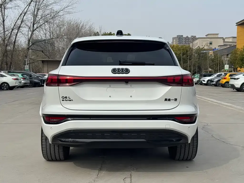 Audi Q6L e-tron — фото 10