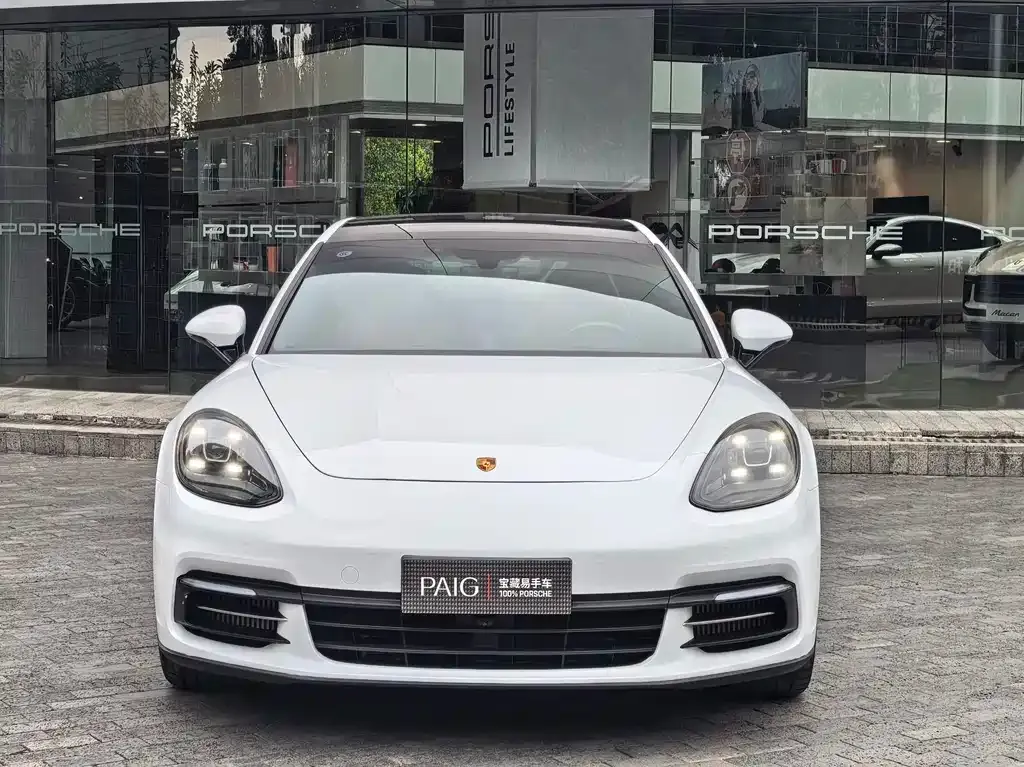 Porsche Panamera — фото 1