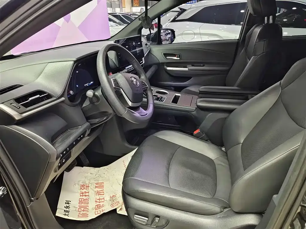 Toyota Granvia — фото 10