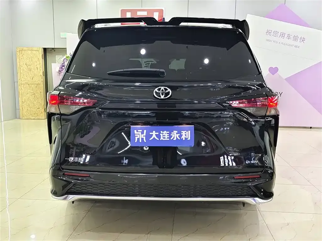 Toyota Granvia — фото 2