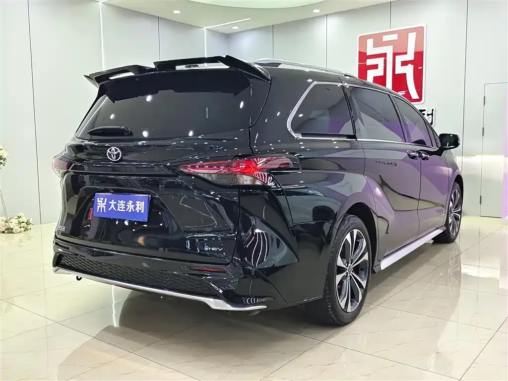 Toyota Granvia — фото 3