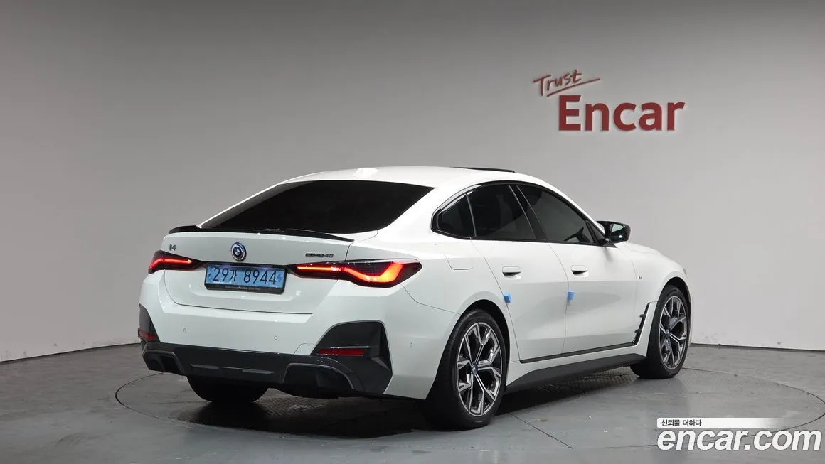 BMW i4 — фото 4