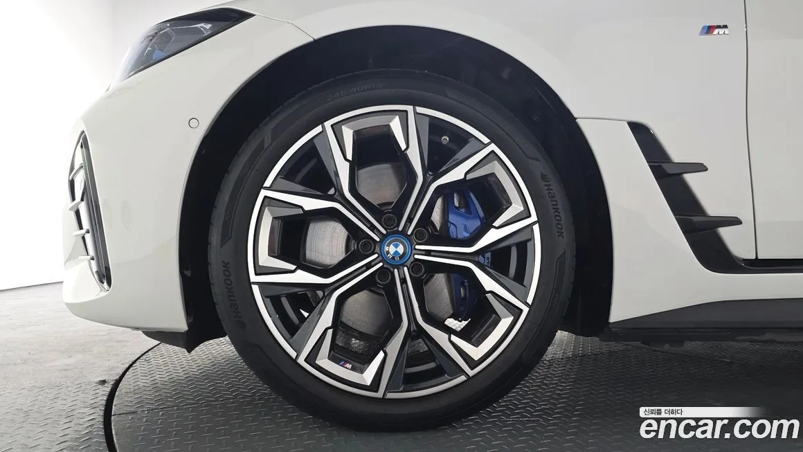 BMW i4 — фото 8