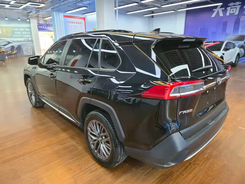 Toyota Wildlander — фото 10