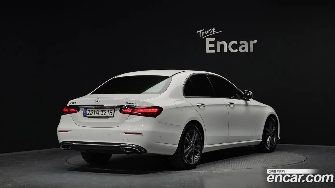Mercedes-Benz E-Class — фото 7