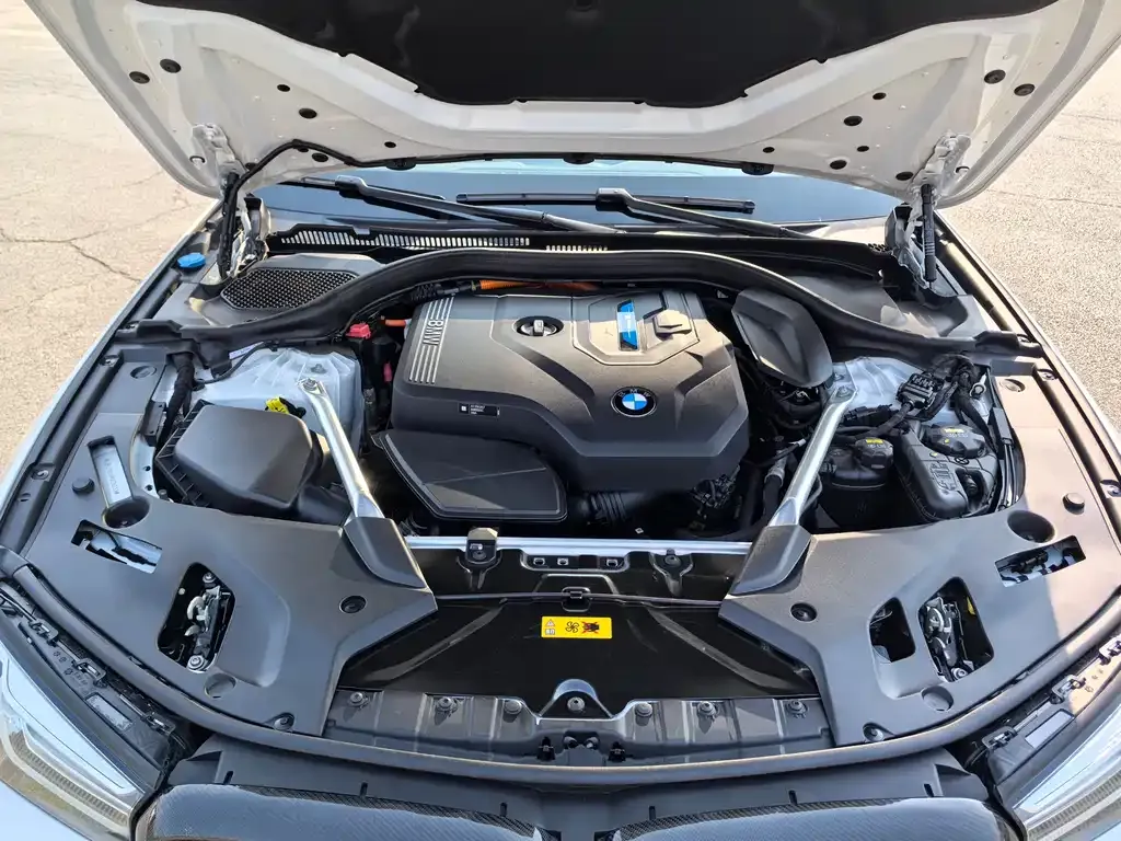 BMW 5 Series New Energy — фото 2