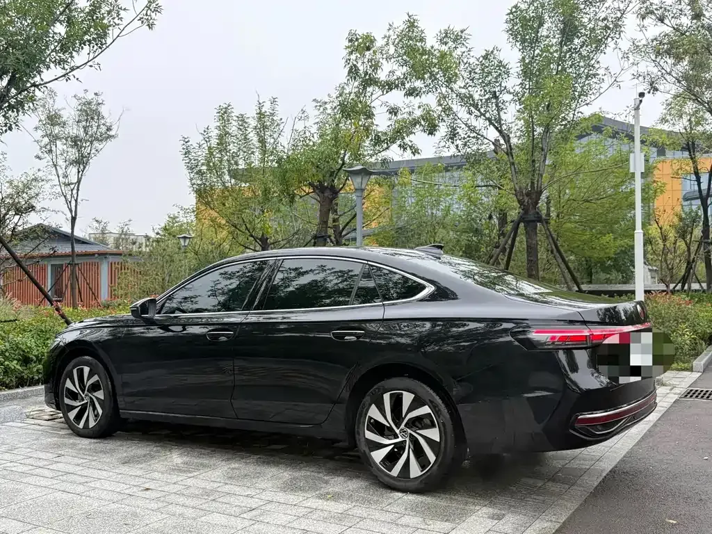 Volkswagen Passat — фото 6
