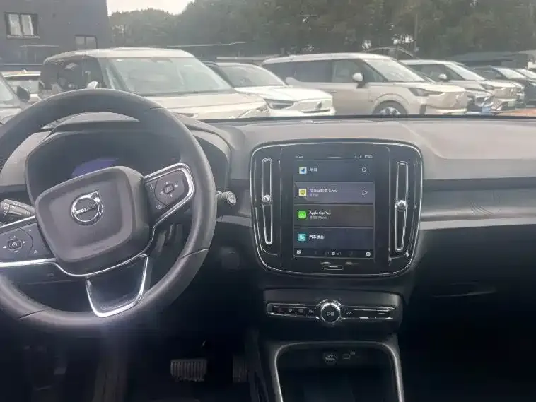 Volvo XC40 NEV — фото 3