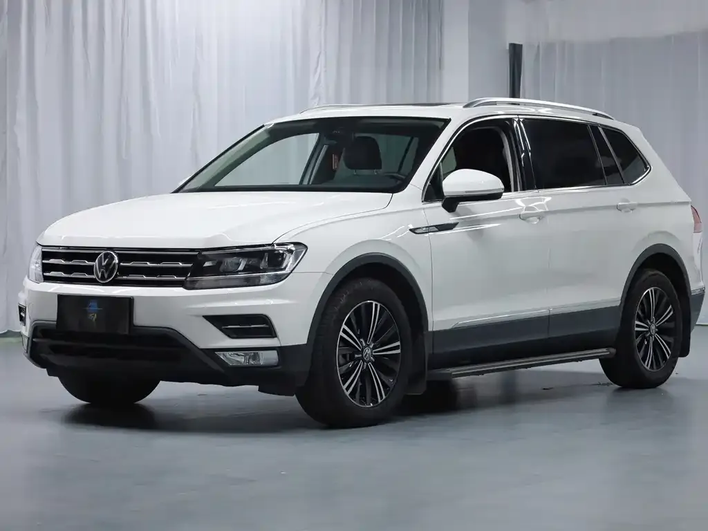 Volkswagen Tiguan L — фото 1