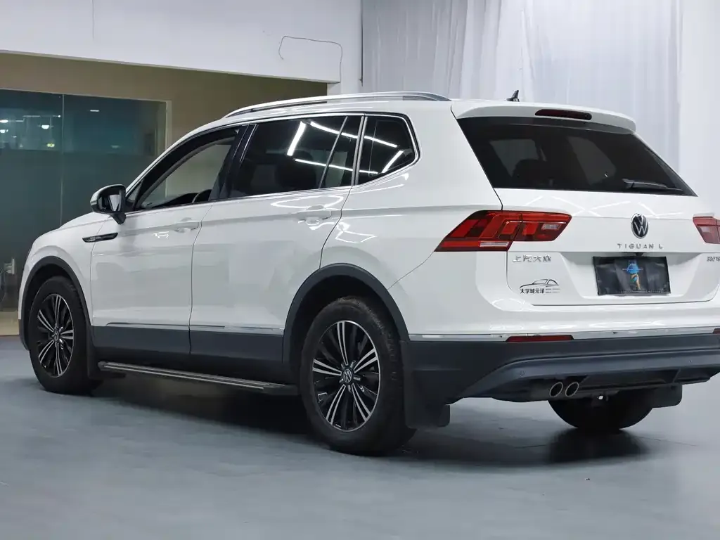 Volkswagen Tiguan L — фото 3