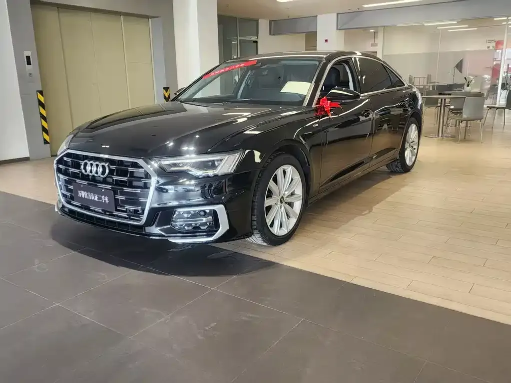Audi A6L — фото 1