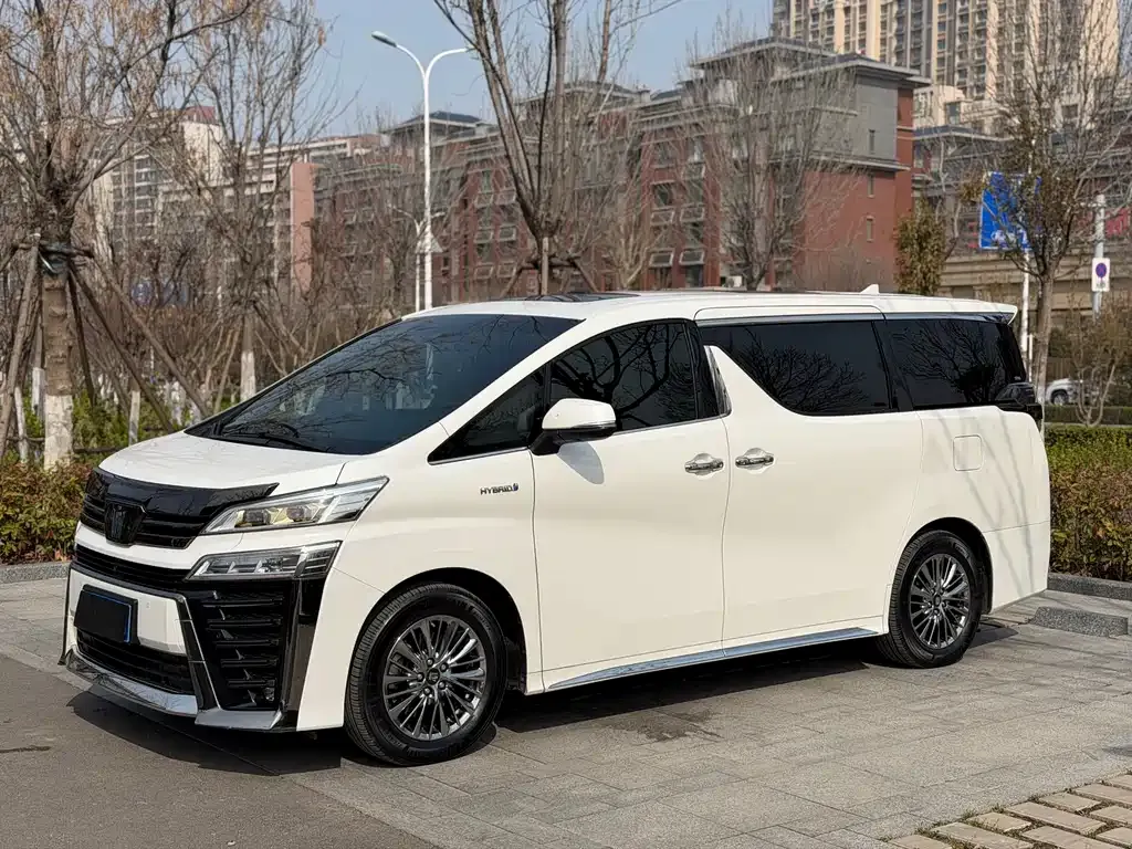 Toyota Vellfire — фото 1