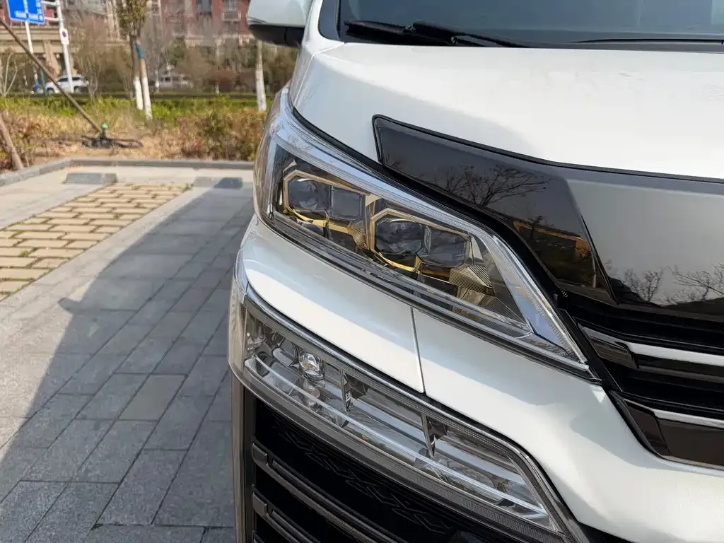 Toyota Vellfire — фото 5